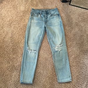 AE Light Wash Button Up Vintage Hi Rise Mom Jean 4